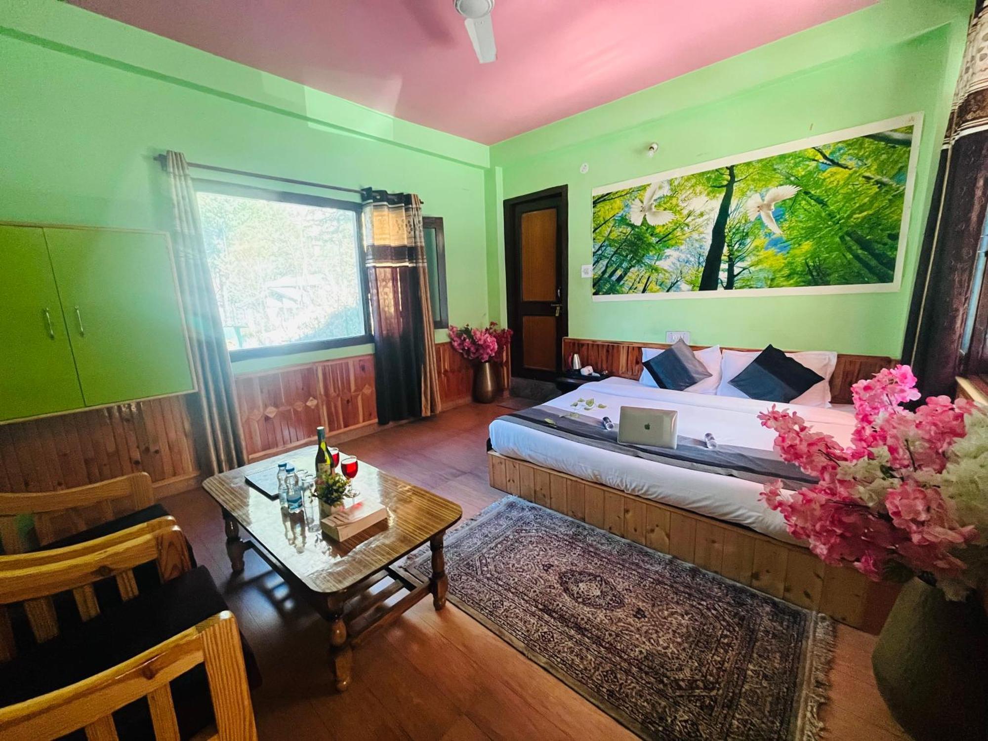 Hotel Brownie River View Касоль Экстерьер фото