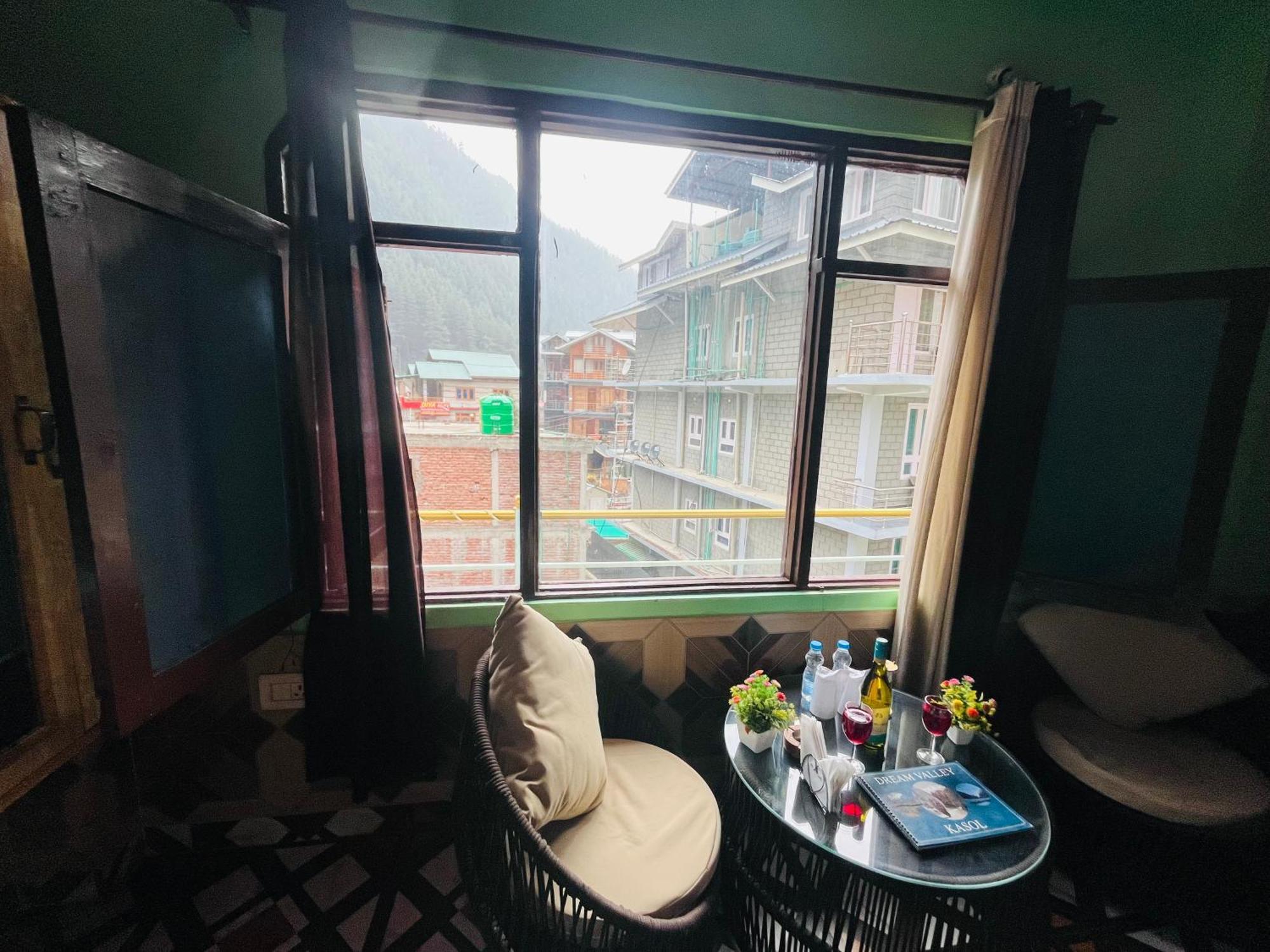 Hotel Brownie River View Касоль Экстерьер фото