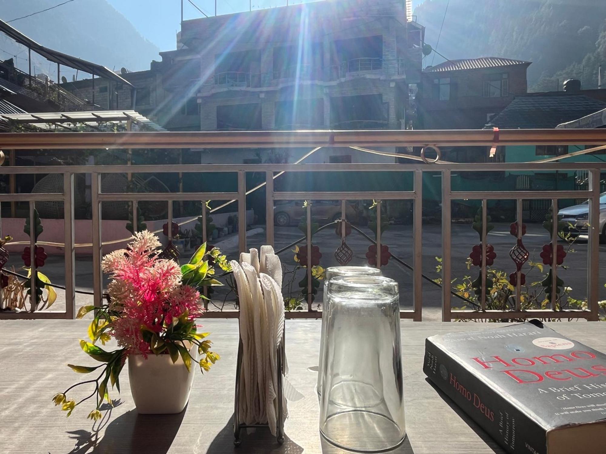 Hotel Brownie River View Касоль Экстерьер фото