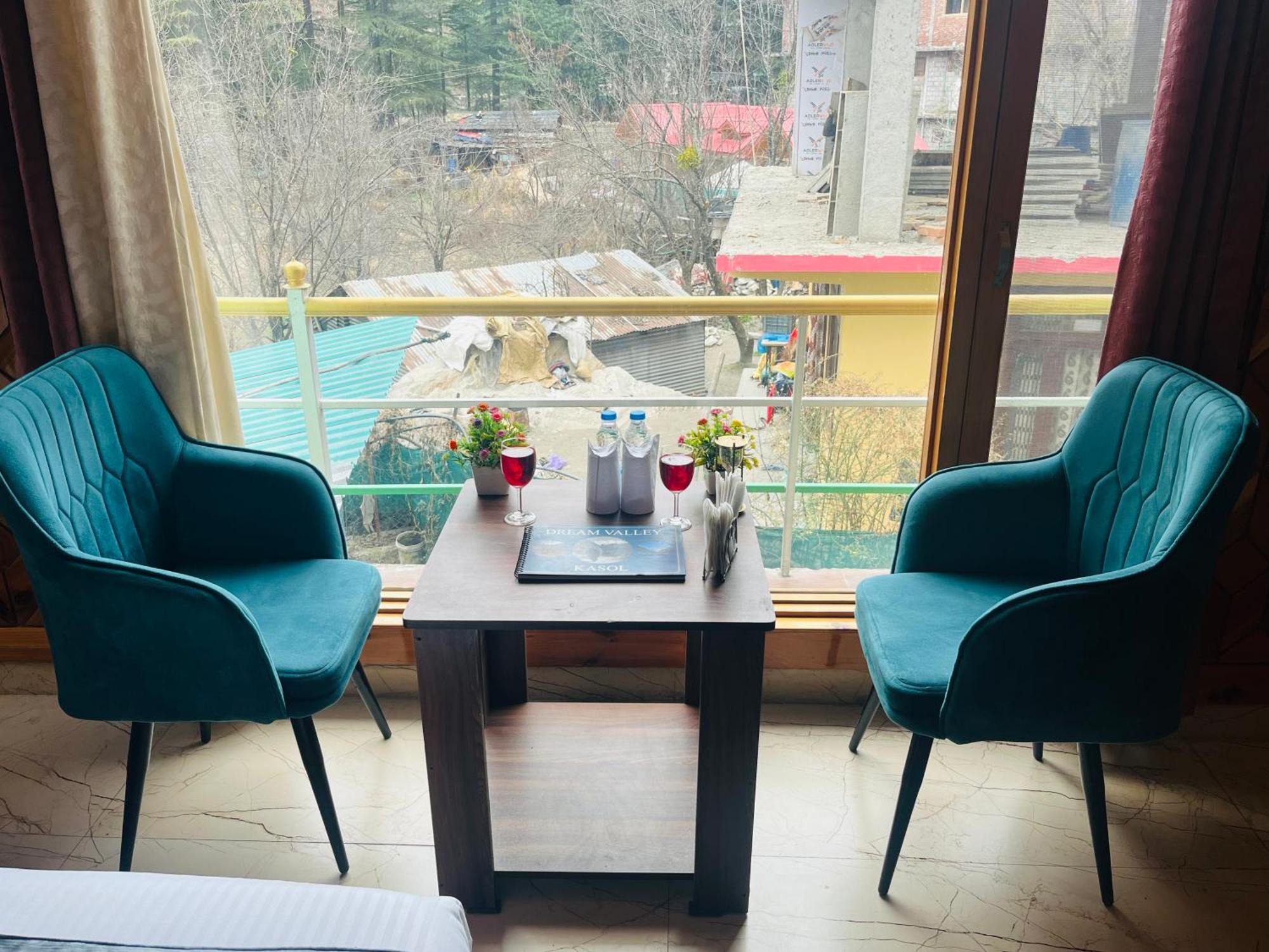 Hotel Brownie River View Касоль Экстерьер фото
