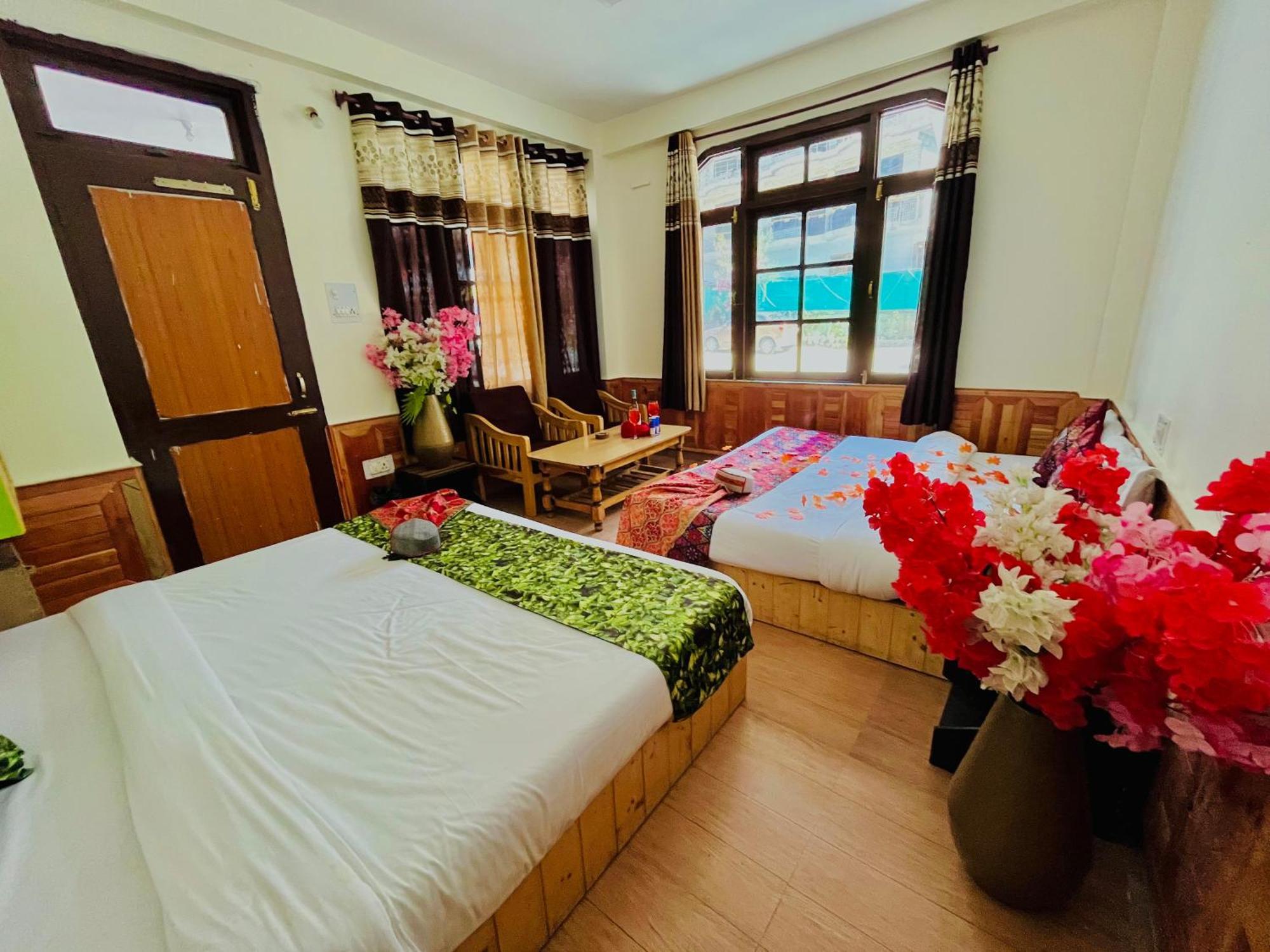 Hotel Brownie River View Касоль Экстерьер фото