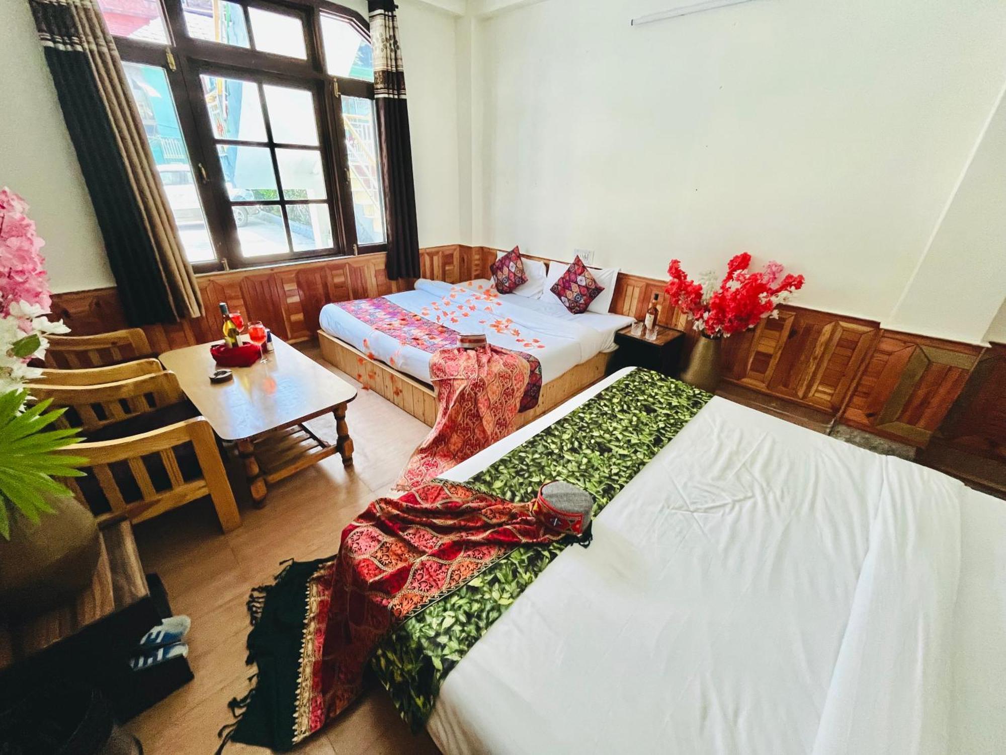 Hotel Brownie River View Касоль Экстерьер фото
