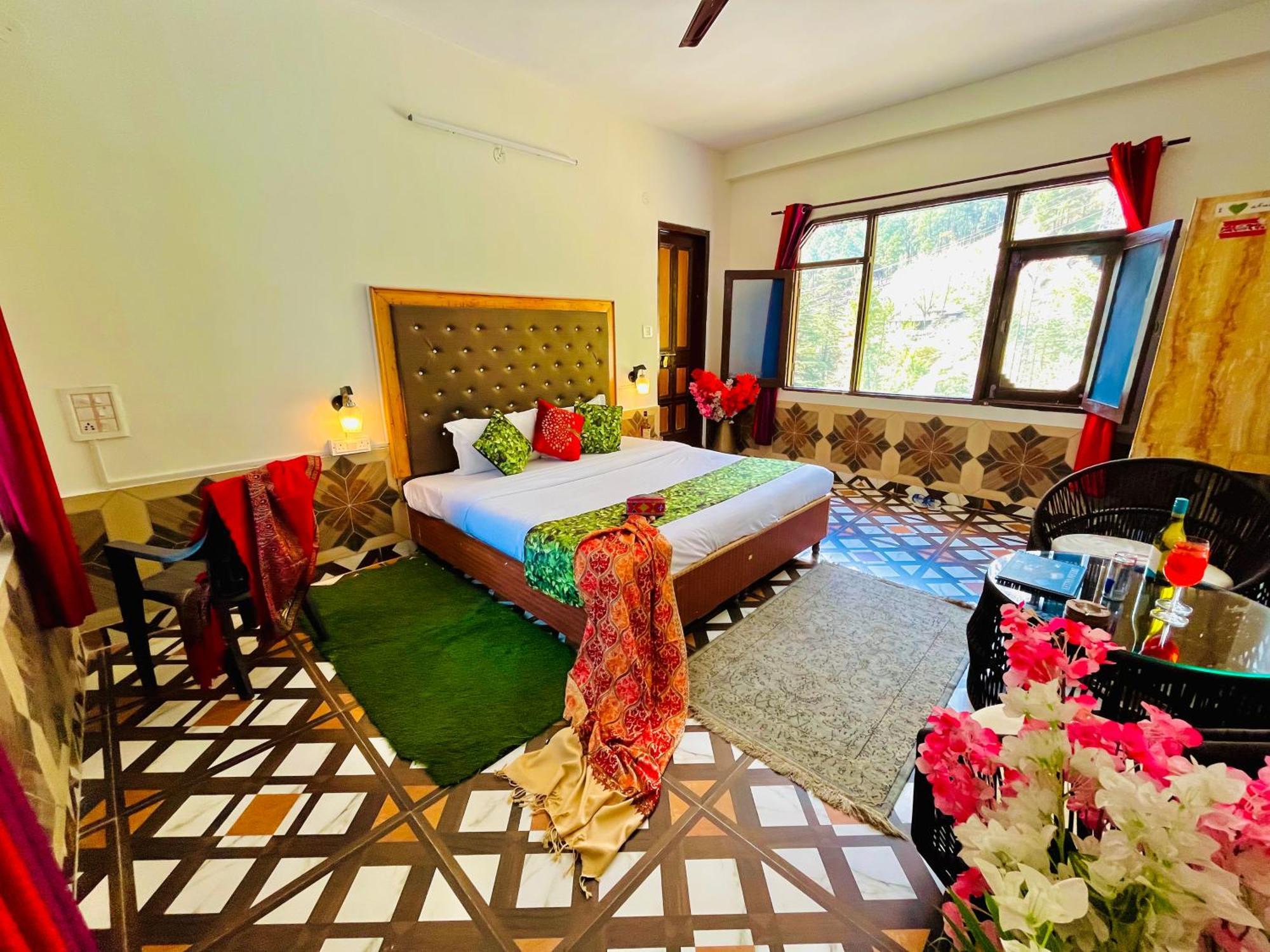 Hotel Brownie River View Касоль Экстерьер фото