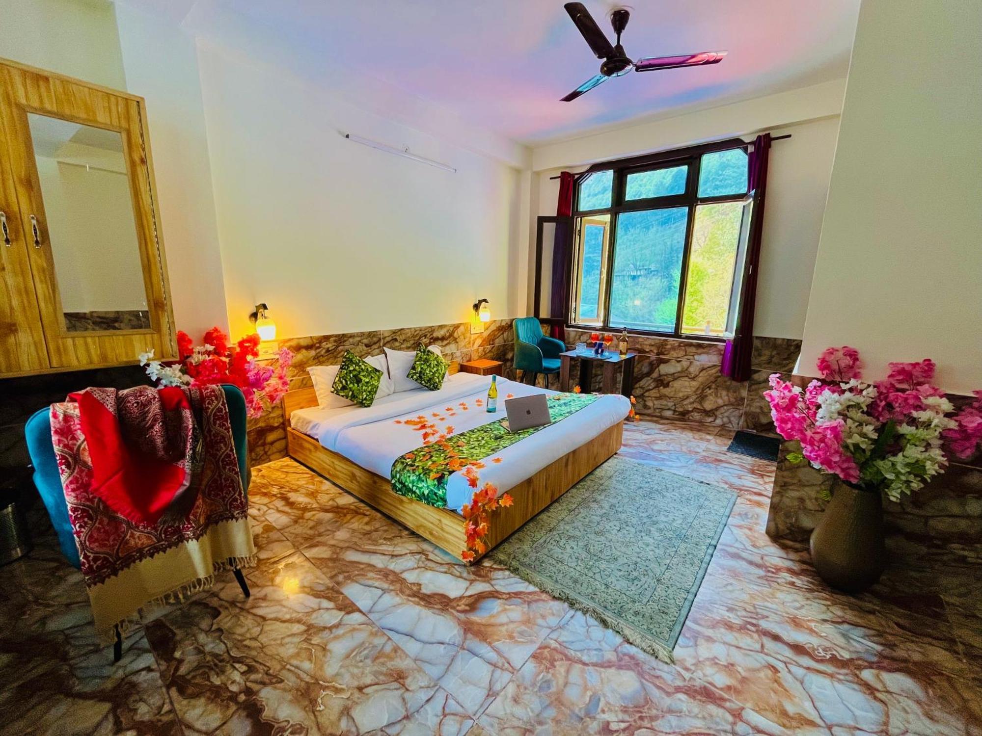 Hotel Brownie River View Касоль Экстерьер фото