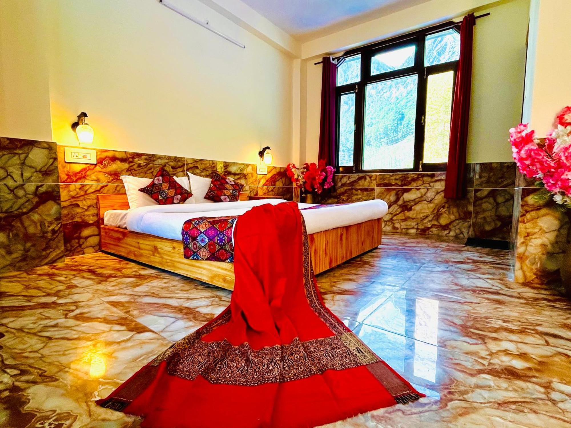 Hotel Brownie River View Касоль Экстерьер фото