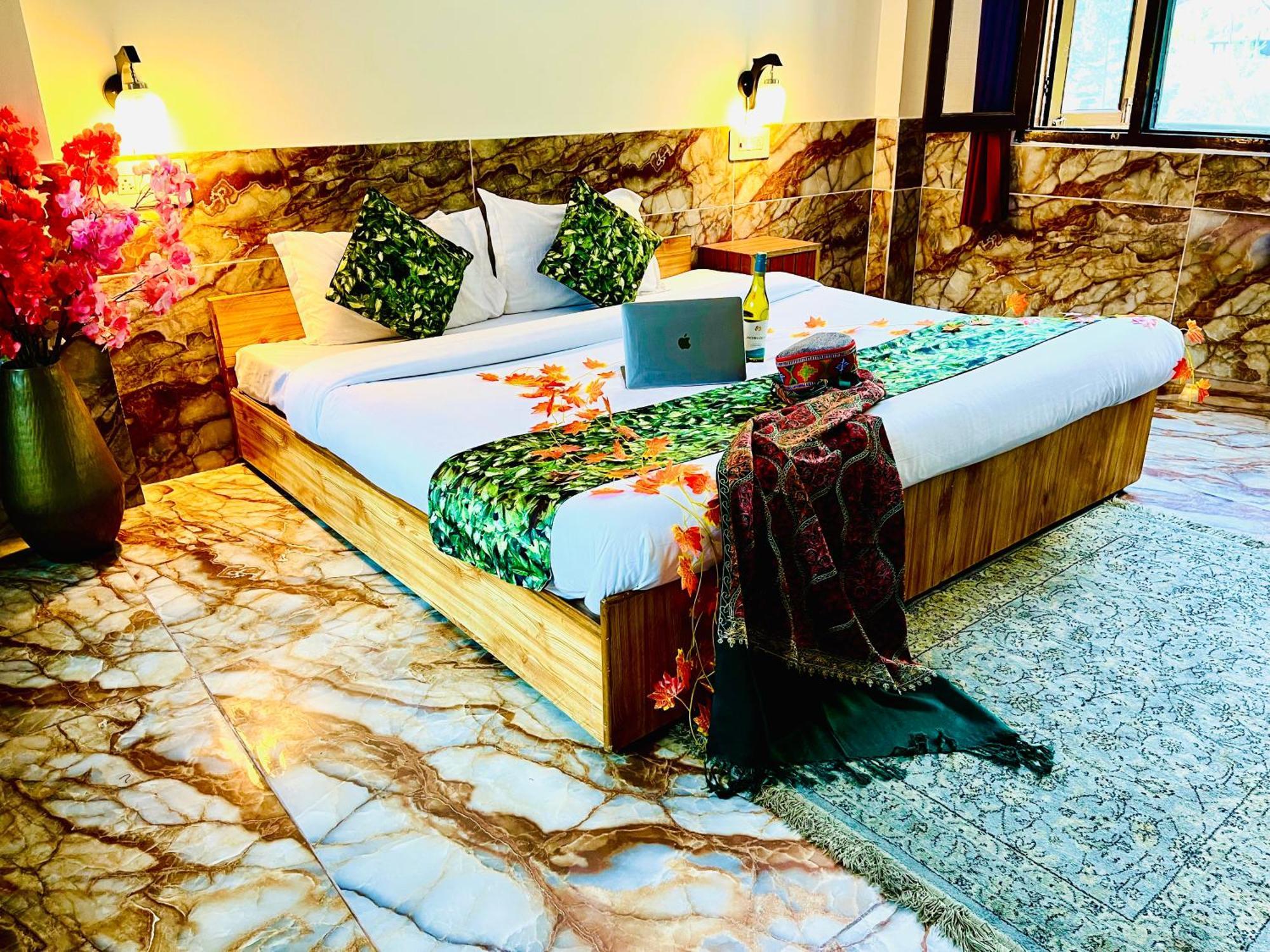 Hotel Brownie River View Касоль Экстерьер фото